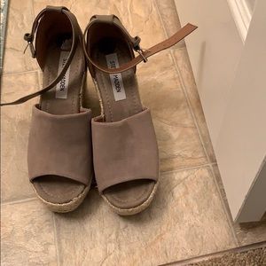 Worn ONCE Steve Madden gray suede wedges